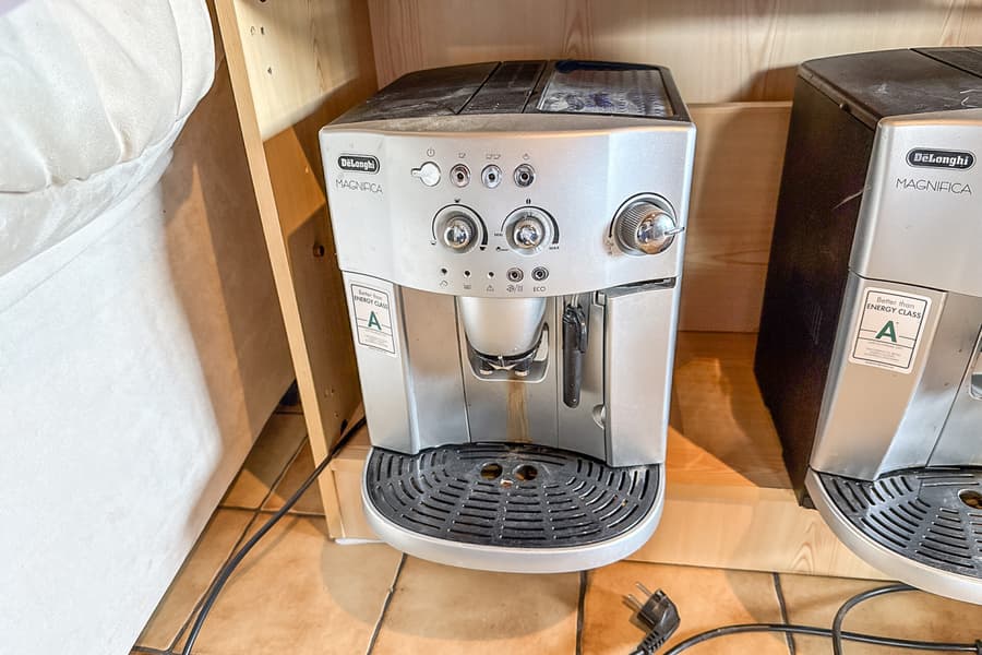 Kaffeevollautomat DeLonghi Magnifica ESAM4200.S